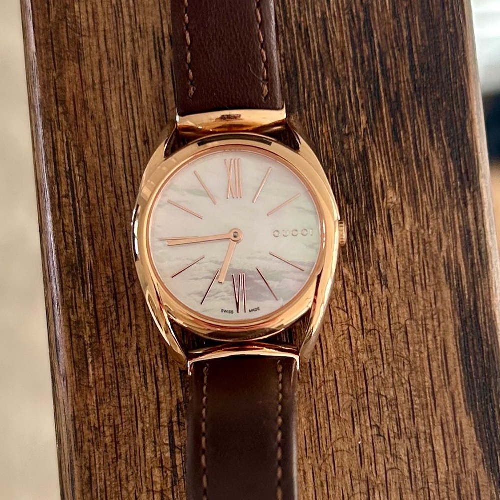 Gucci Women's Watch with Brown Strap and Gold Case - Picture 2 of 5